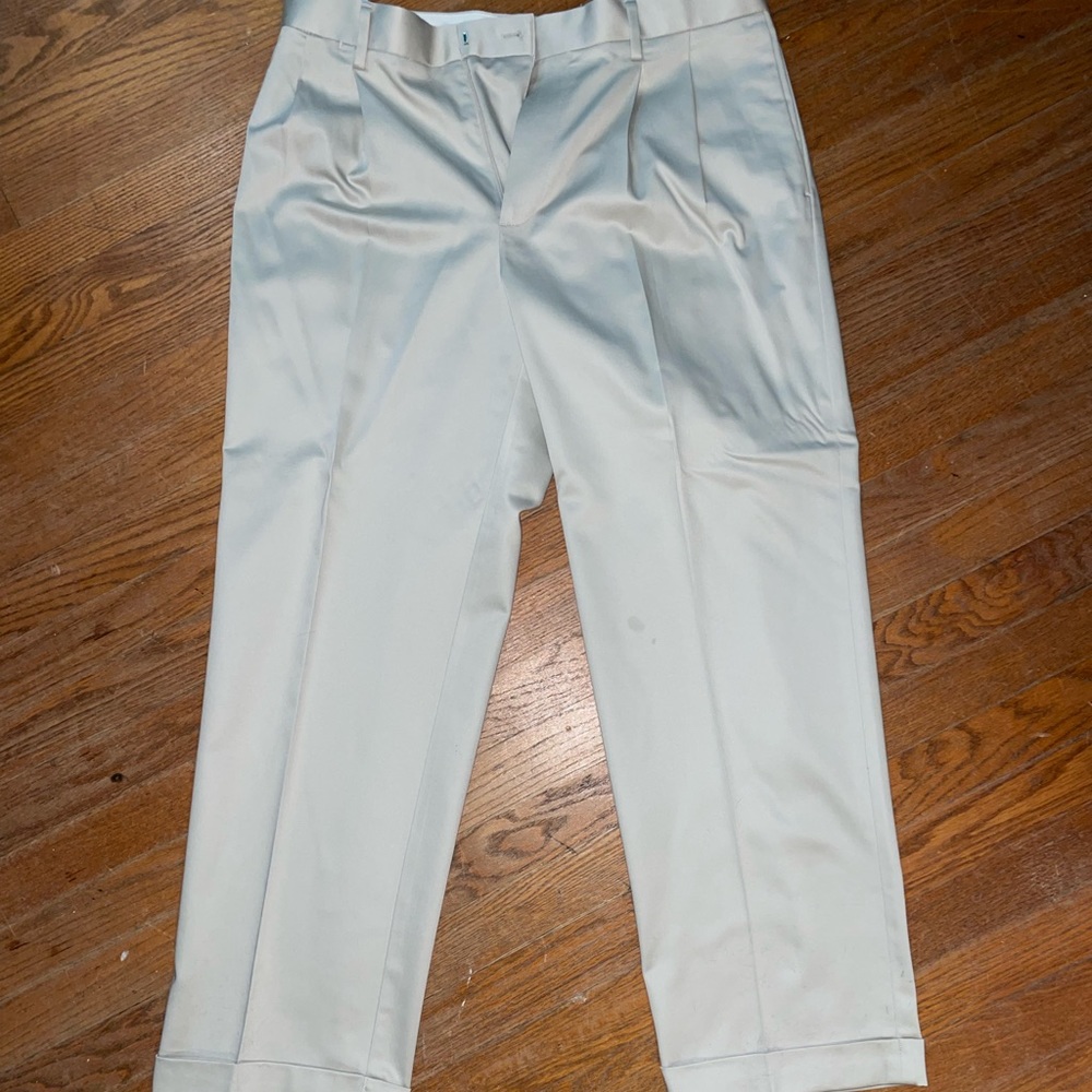 Dockers classic fit D3 khakis. Waist 33 length 30